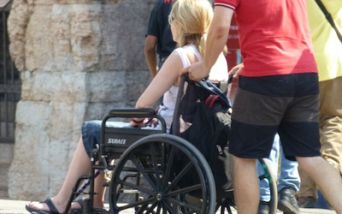 Donna disabile