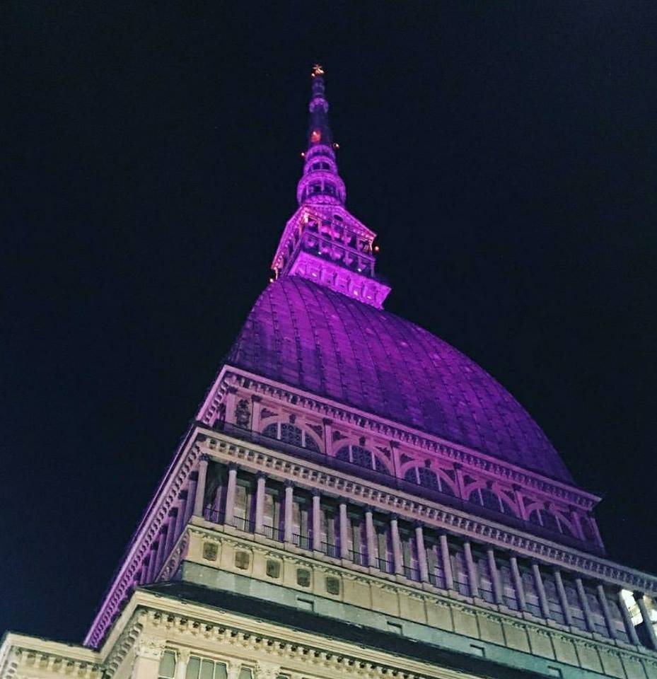 Giornata Mondiale del Tumore al Pancreas - La Mole Antonelliana illuminata di viola (Torino)