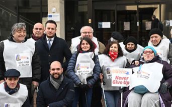 Bologna, pazienti SLA e MIASTENIA in piazza contro la chiusura del centro IL BENE