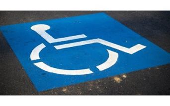 Approvati emendamenti: i disabili potranno parcheggiare gratis sulle strisce blu