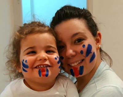 malattie genetiche, la piccola Nora insieme alla tata Deborah Gaido
